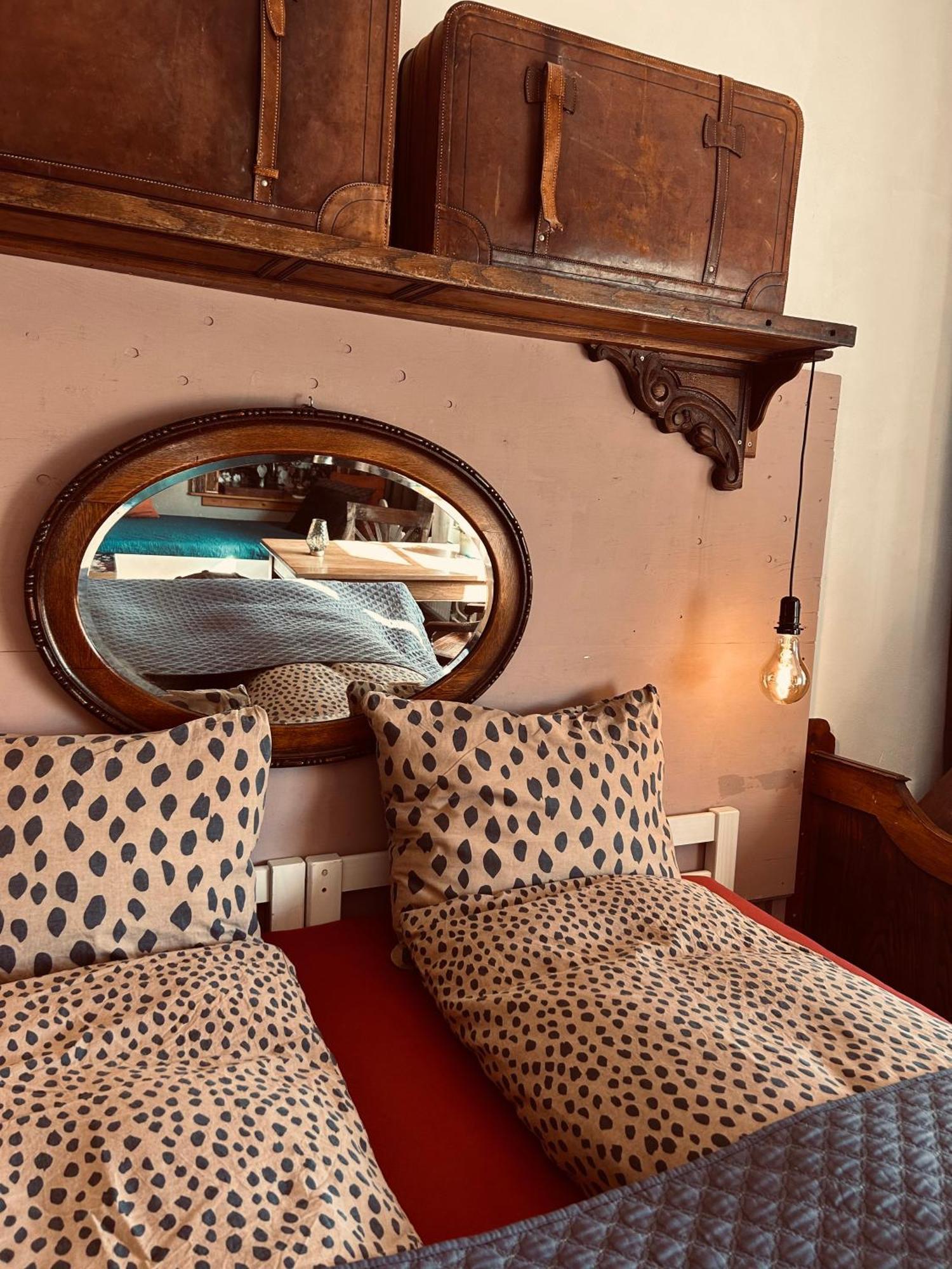 Slapen Bij Cafe De Concurrent Otel Vlissingen Dış mekan fotoğraf